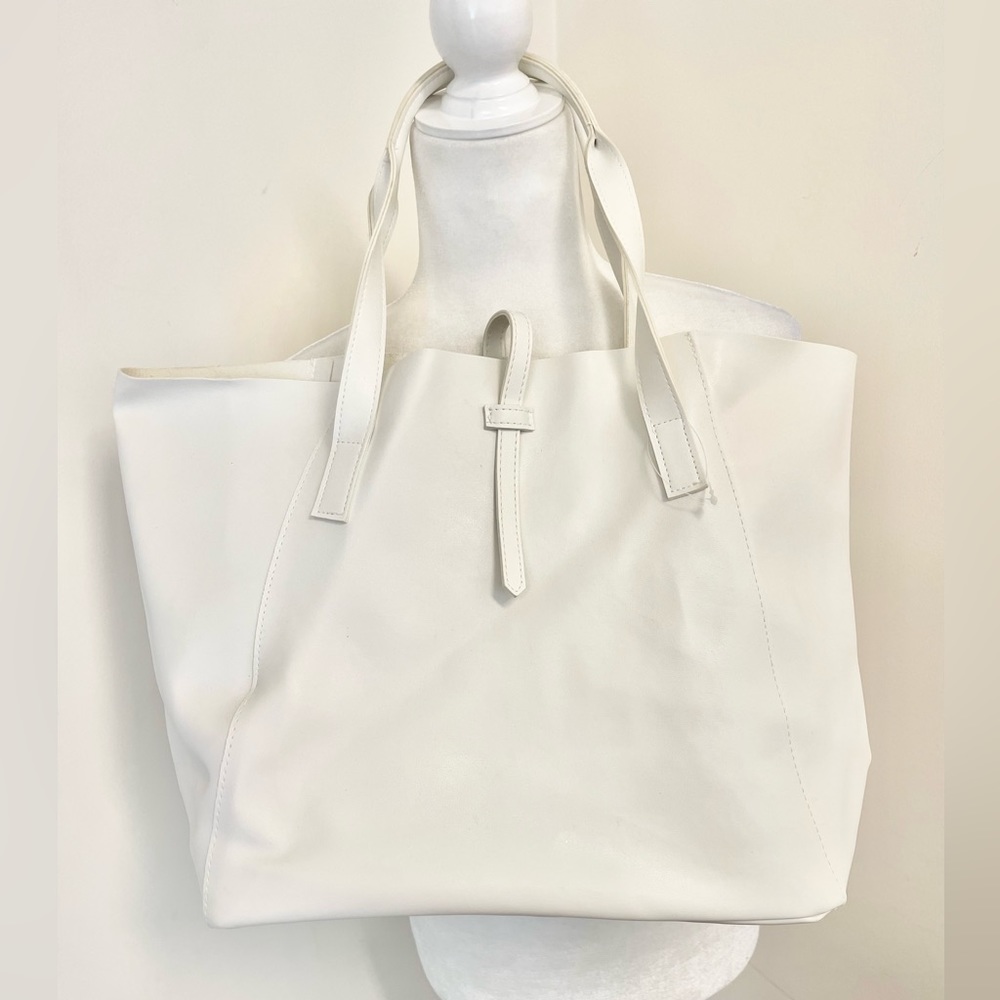 Beautiful Saks Fifth Avenue tote!